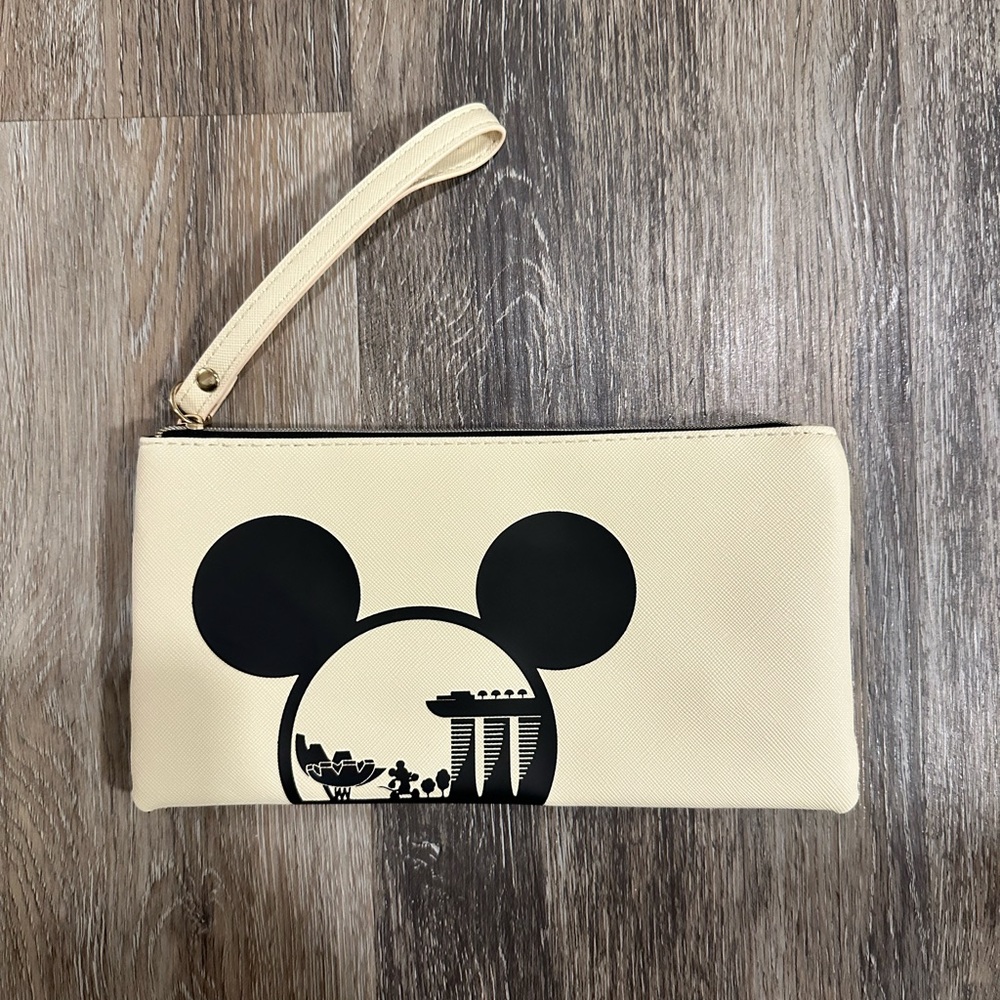 Disney - Mickey Mouse Wristlet